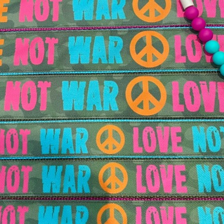 Perlenkette  |  LOVE NOT WAR